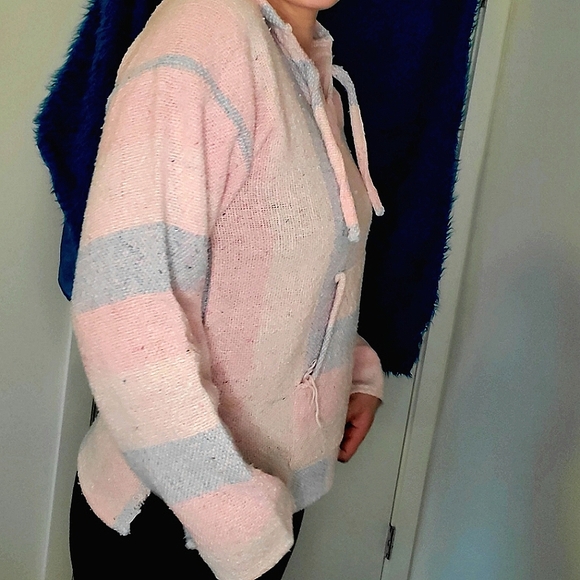 🍭3 x $25*  Baja Hoodie / Sweater in Baby pink *minor flaws* Sz Lrg - Picture 4 of 9